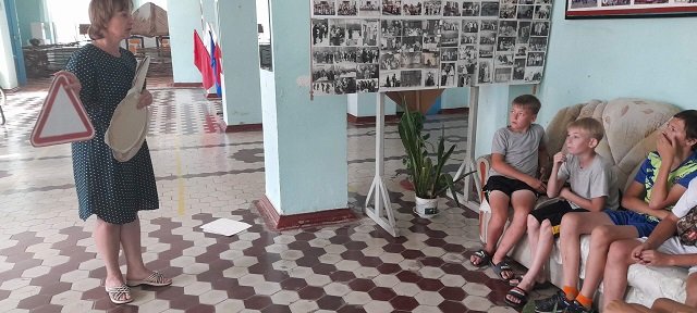 В доме культуры прошла познавательная программа \"Дорожные знаки\". Ребята приятно удивили своими знаниями.